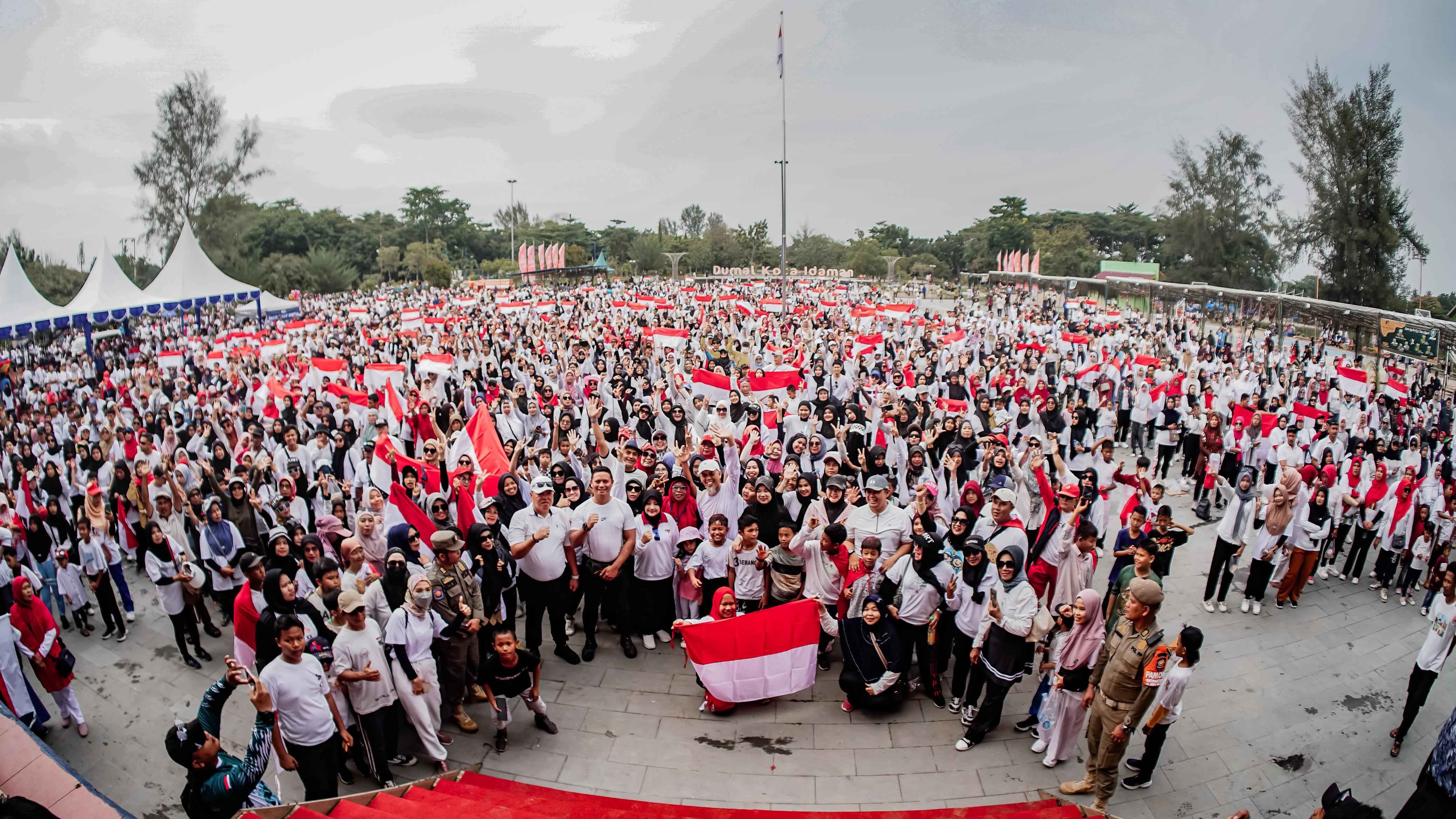 Ribuan Warga Dumai Ikuti Color Run Bersama Wali Kota: Semangat Merah Putih Membara