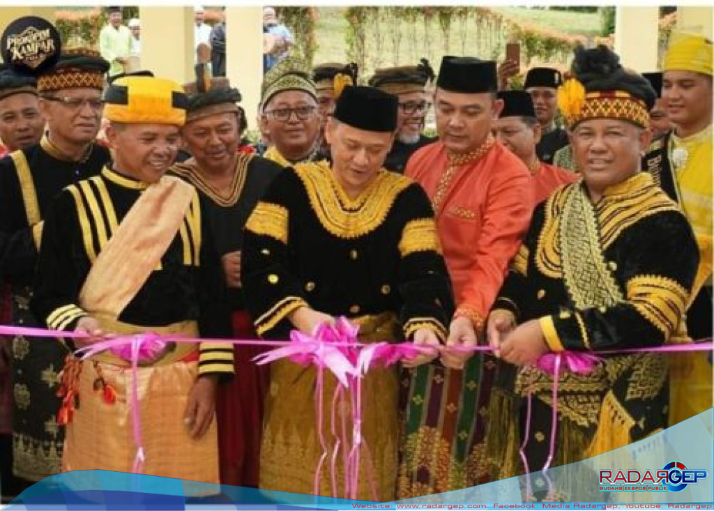 Ketua DPRD Kampar Hadiri Acara Penobatan Pj Bupati Kampar Sebagai Payung Panji Adat Datuok Rajo Limbago