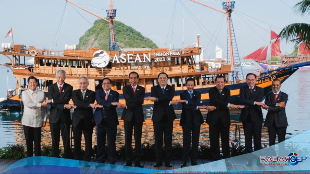 Presiden Jokowi Sambut Pemimpin Asean Di Labuan Bajo