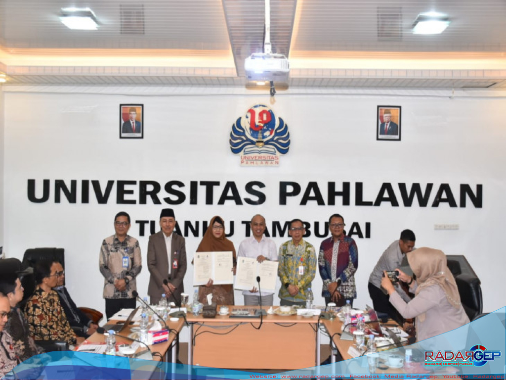 Asisten III Azwan Paparkan Materi Pemanfaatan Tanah Ulayat Dies Natalis ke-7 Universitas Pahlawan