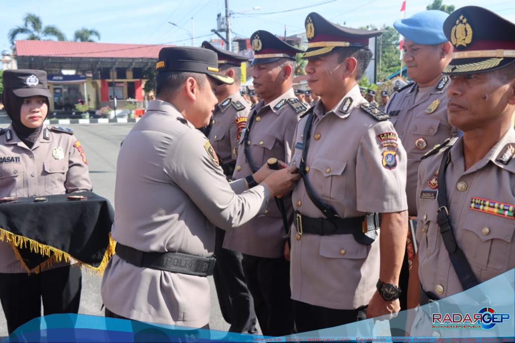 Kapolresta Deli Serdang Melaksanakan upacara sera terima jabatan 2 kabang dan 5 Kapolsek Polresta Deli Serdang