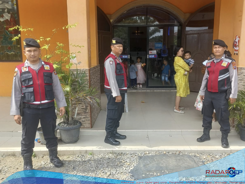 Personil Sat Samapta Polres Langkat Laksanakan Pengamanan dan Patroli di Gereja