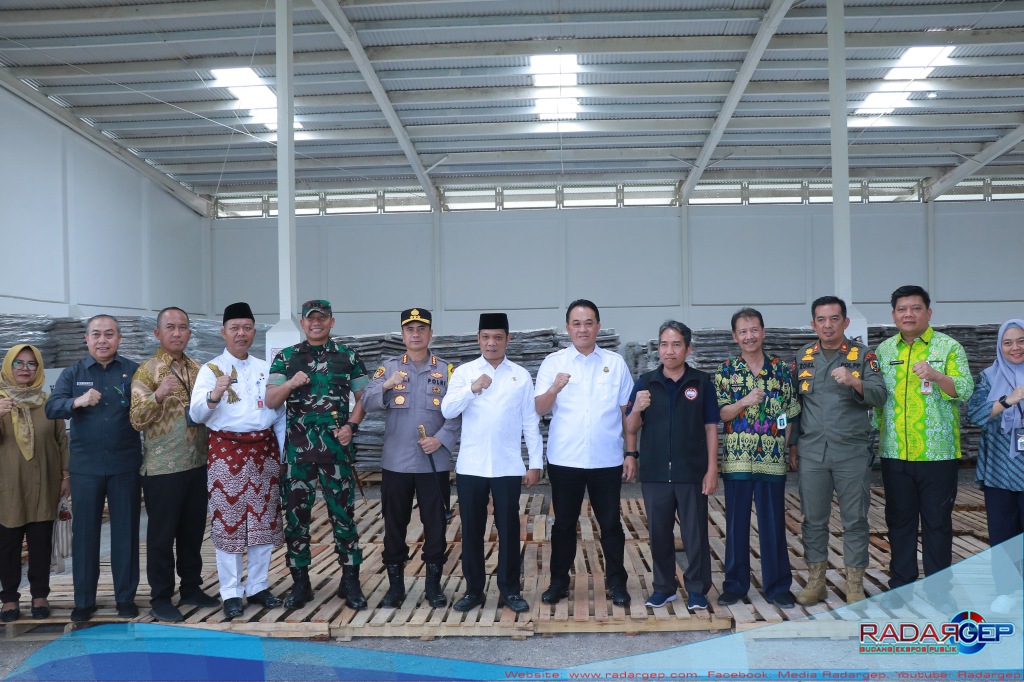 Pj Wali Kota Pekanbaru dan Forkopimda Tinjau Gudang Logistik KPU