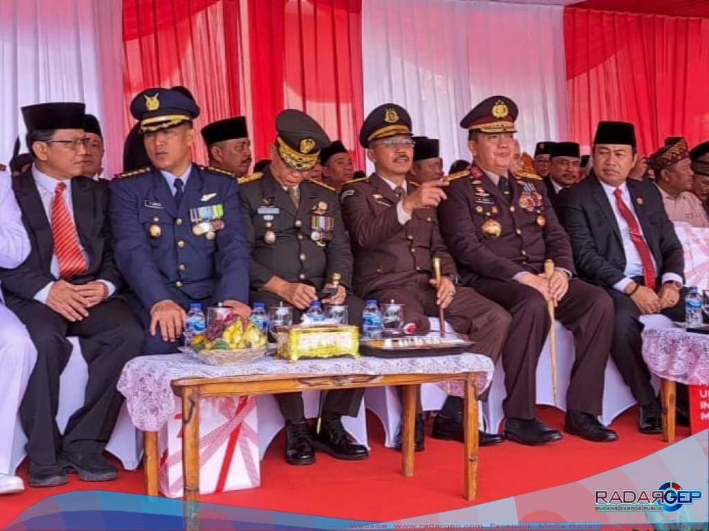 Kejati Riau Menghadiri Upacara Pengibaran Bendera Merah Putih