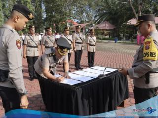 Kapolres Langkat Pimpin Upacara Serah Terima Jabatan di Wilayah Polres Langkat