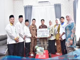 Pj Bupati Kampar Apresiasi Zakat Mal Keluarga Besar Alm. H. Awaloeddin Sebesar Rp 250 Juta Kepada Baznas Kampar