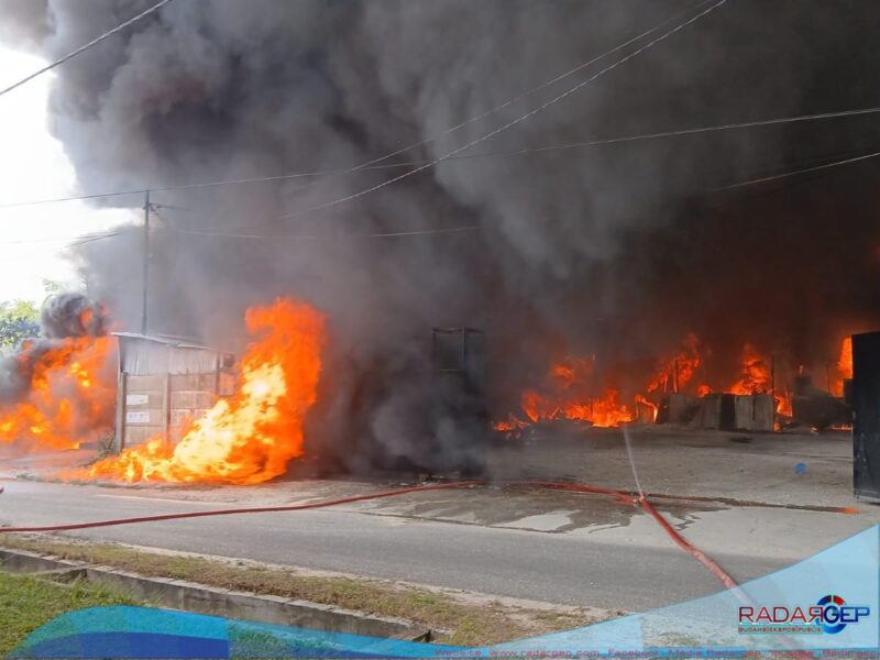 Foto: Gudang BBM diduga Ilegal di Pekanbaru Terbakar