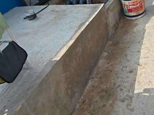 Foto: Bak Penyaring limbah dapur MBG ditutup mati di Jalan Sembilang Marpoyan Damai, diduga lolos Audit HACCP.