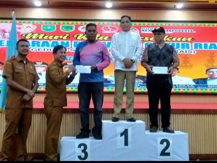 Foto: Momen Penyerahan Medali bagi para Juara