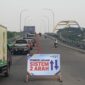 Foto: Papan Informasi pemberlakuan Sistem 2 Arah di jalan Yos Sudarso sebelum jembatan Leighton III Kota Pekanbaru, Kamis (17/09/2026/MT Group)