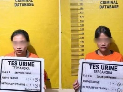 Foto penangkapan  komplotan pemerasan berkedok aplikasi kencan MiChat oleh Polsek Sukajadi, Pekanbaru.