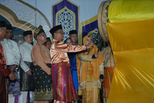 Bupati Afni buka MTQ tingkat Kecamatan Minas di Lapangan Bola Kampung Rantau Bertuah di Minas, Jumat (16/10/2026).